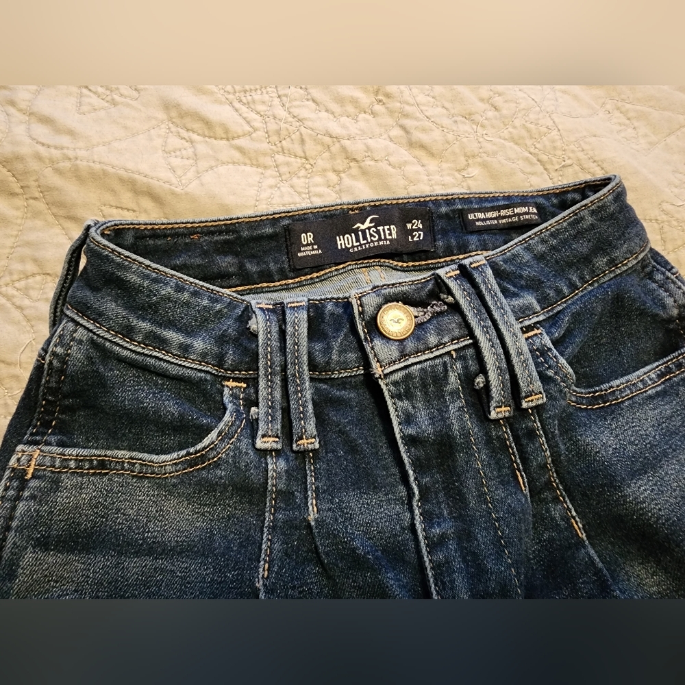 Hollister Ultra High Rise Mom Jean 0R  24W 27L